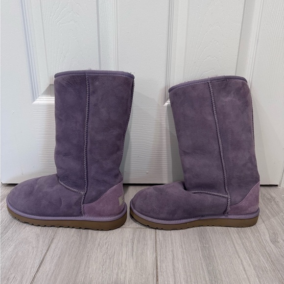 UGG women’s Classic Tall sheepskin boots in lavender purple. - Picture 8 of 11